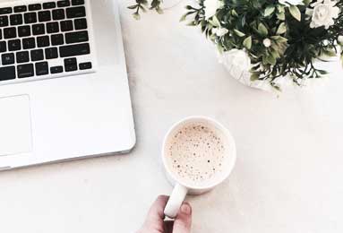 开云网址-被隔离挪威国脚走上阳台 和楼下队友共同庆祝冠军