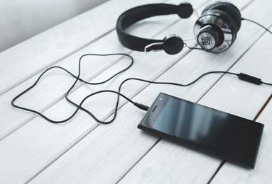 开云网址-被隔离挪威国脚走上阳台 和楼下队友共同庆祝冠军