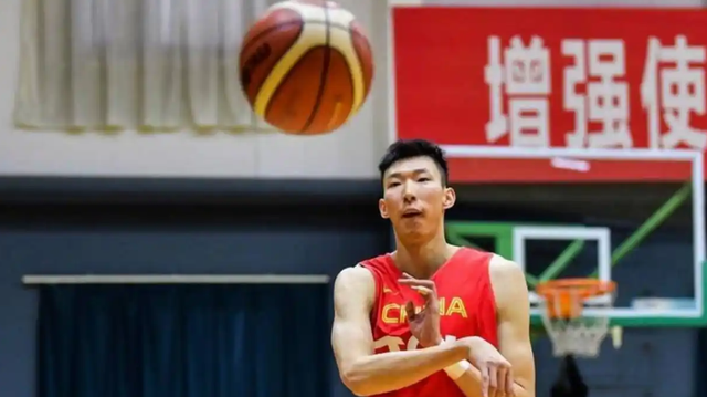 开云app官网-两场世预赛过后，胡明轩等5名球员或无缘国家队，周琦留队查看