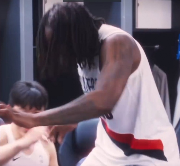 开云网址-暂列西部第八！罗威拉着杨瀚森在更衣室跳舞 庆祝胜利